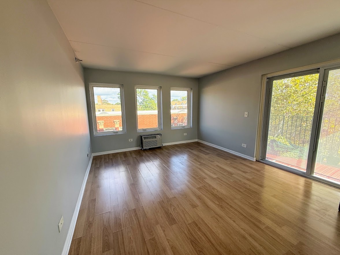 1041 Susan Collins Lane #402, Oak Park, IL 60302