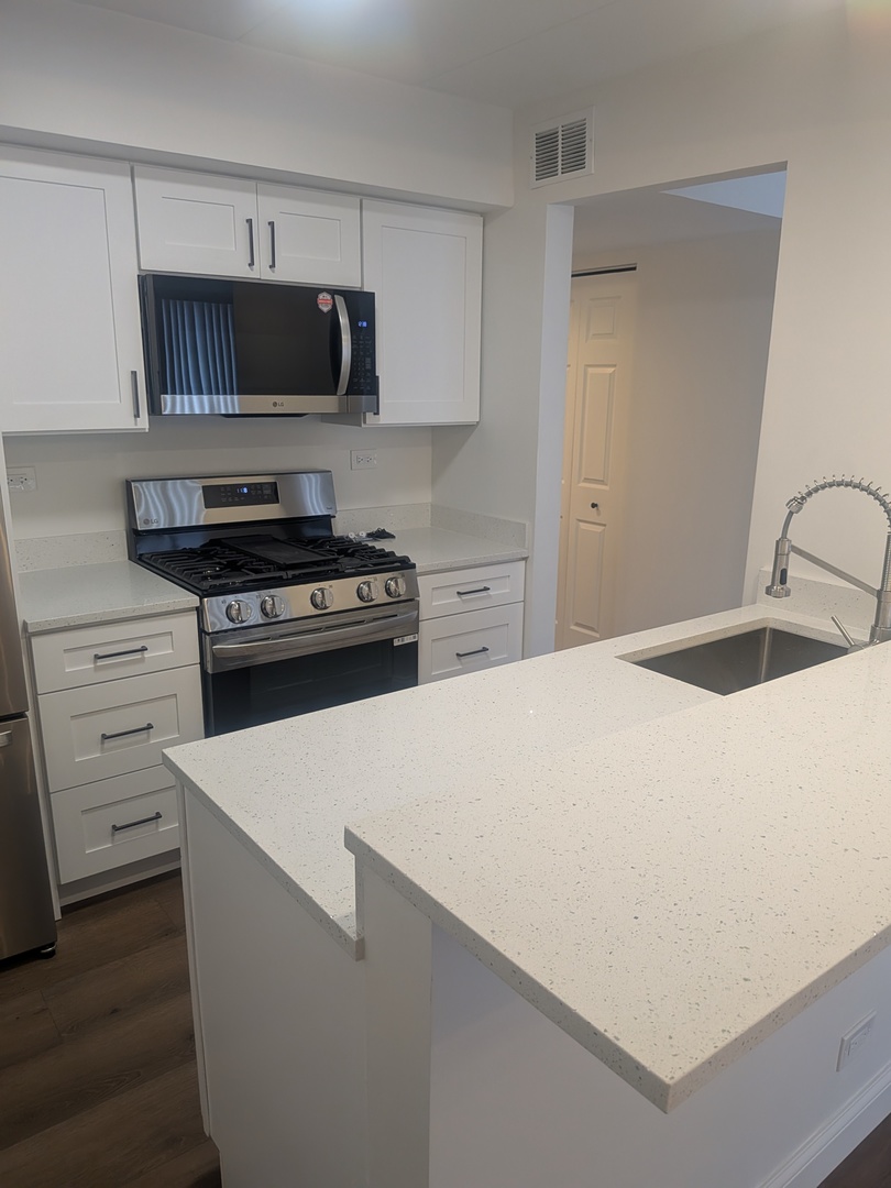 201 E Janata Boulevard #1A, Lombard, IL 60148