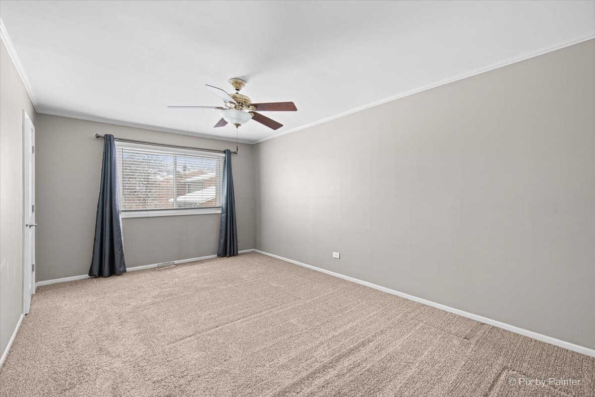 215 Lakeshore Lane, Bloomingdale, IL 60108