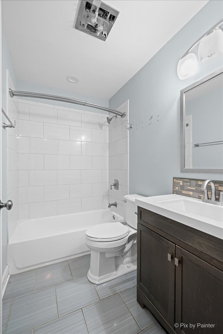 215 Lakeshore Lane, Bloomingdale, IL 60108