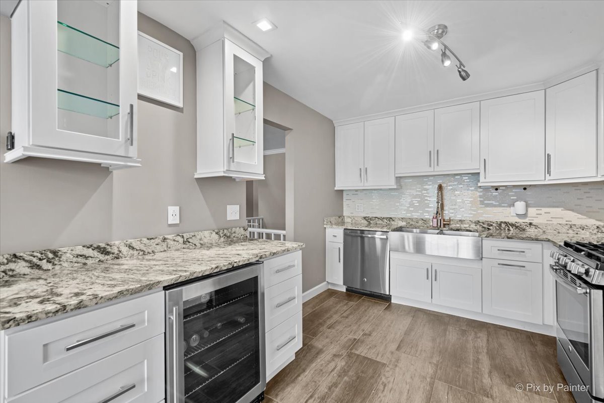 215 Lakeshore Lane, Bloomingdale, IL 60108