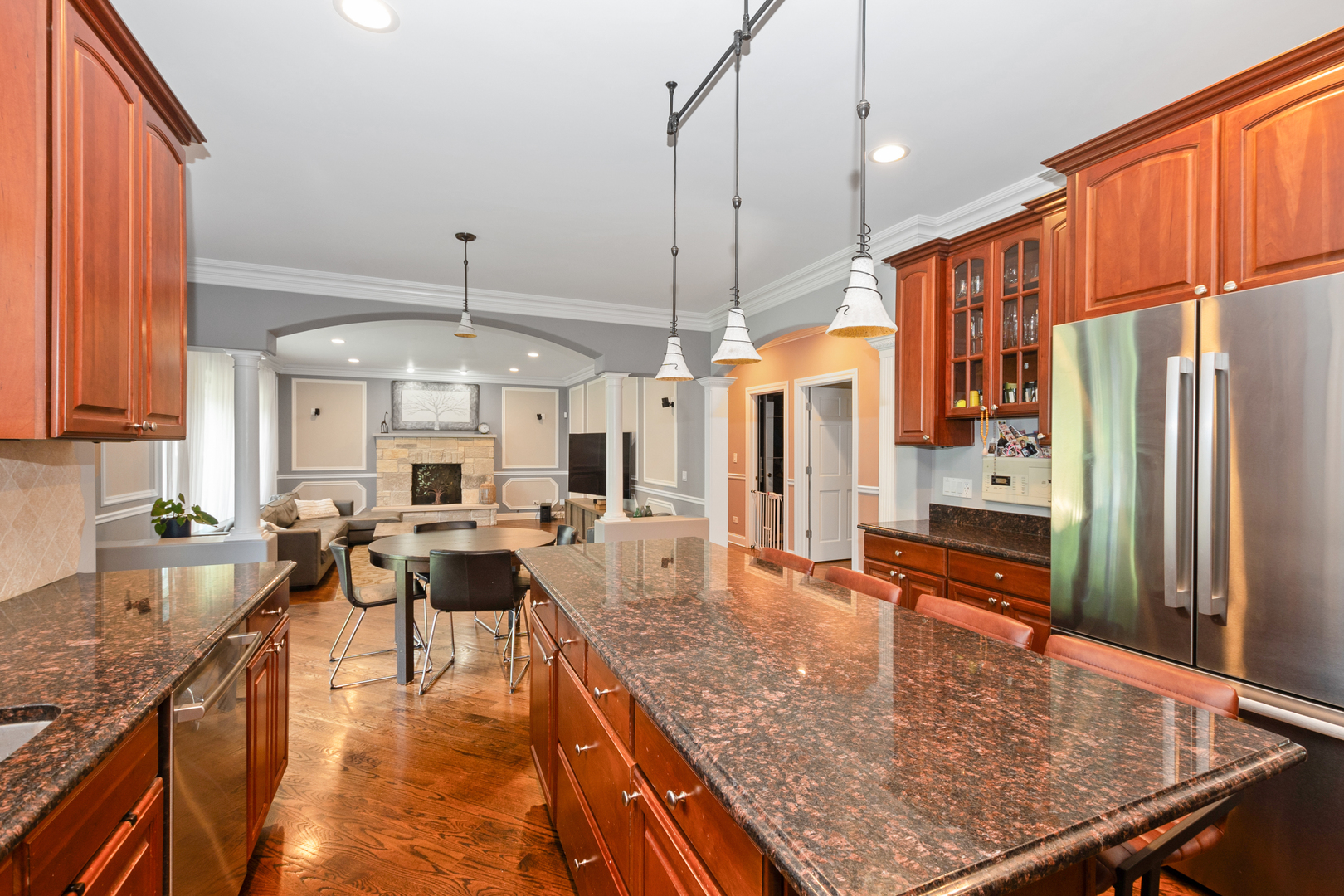 7715 VIRGINIA Court, Willowbrook, IL 60527