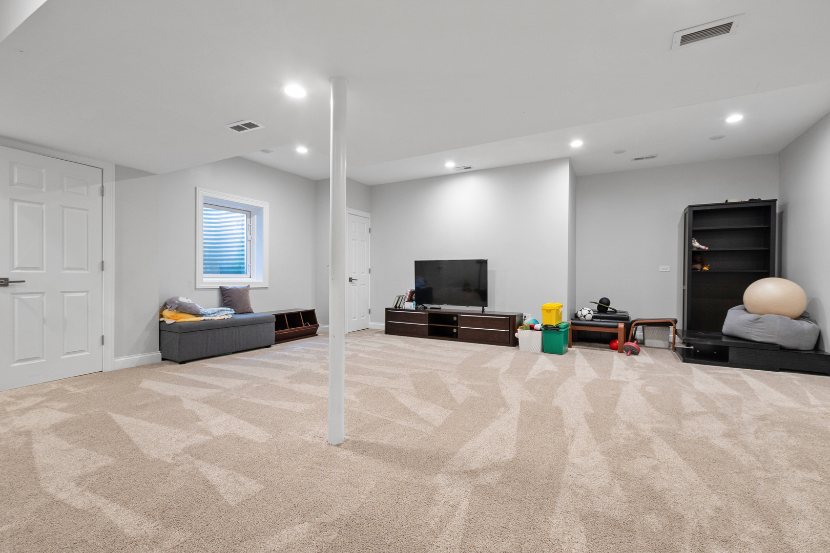 7715 VIRGINIA Court, Willowbrook, IL 60527