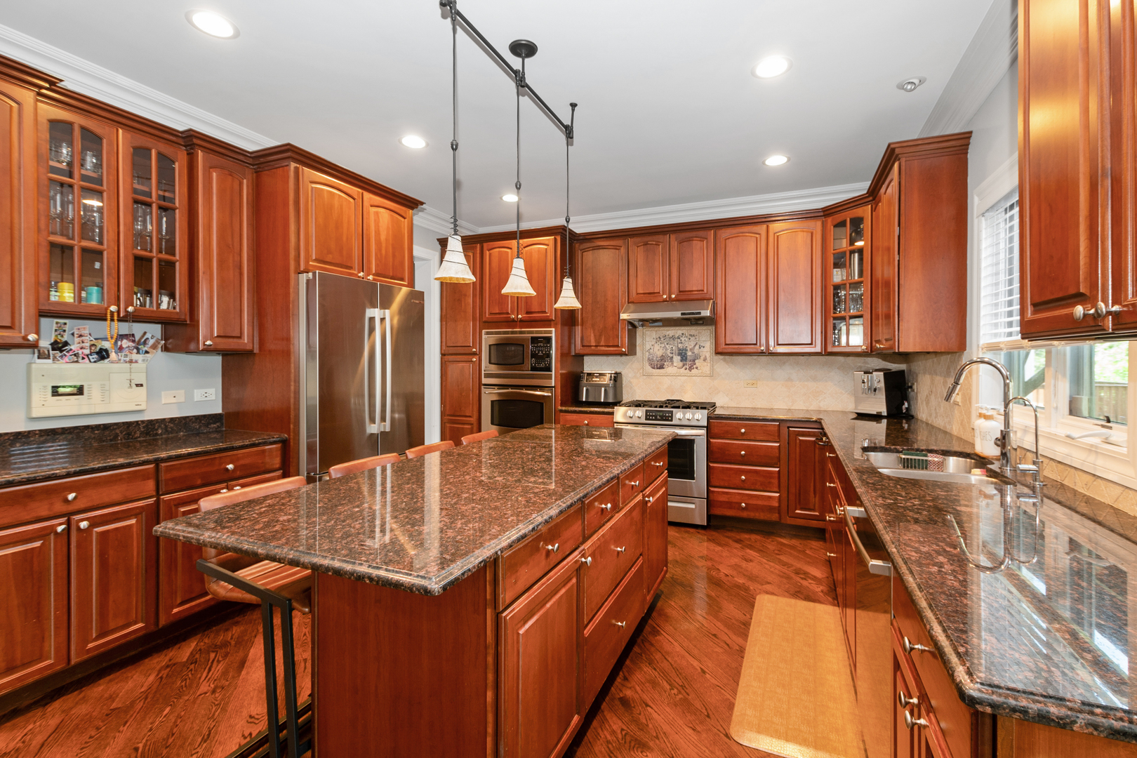 7715 VIRGINIA Court, Willowbrook, IL 60527