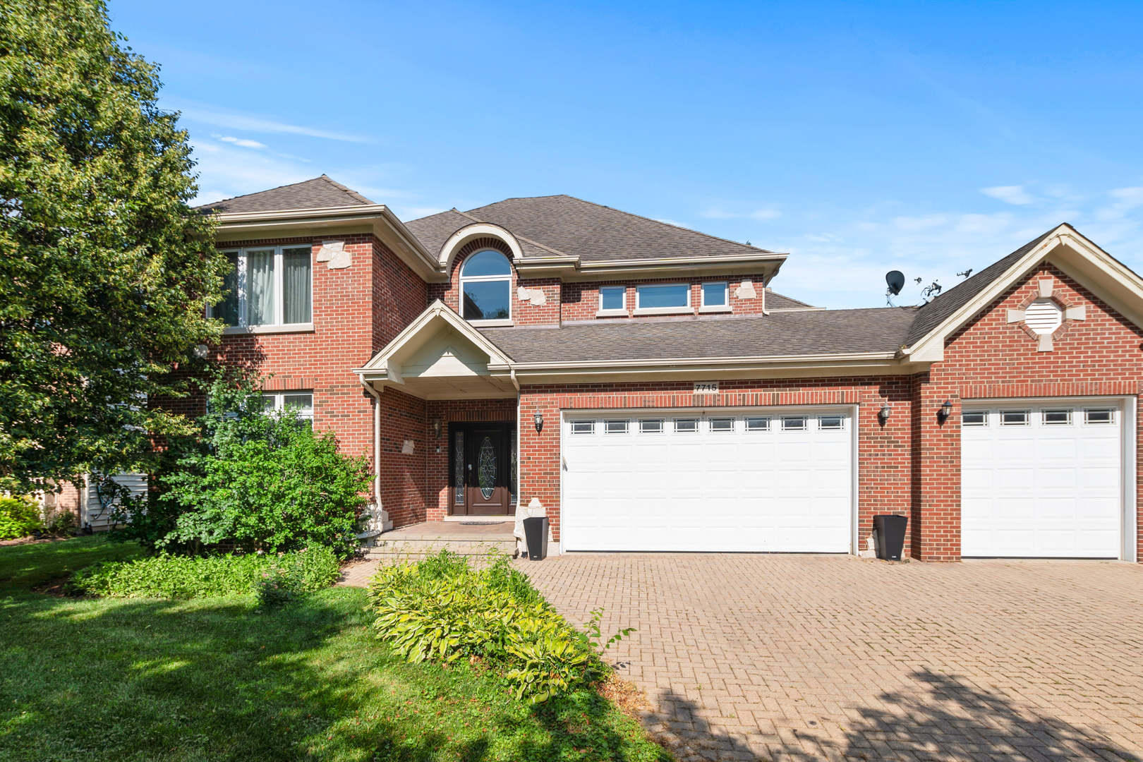 7715 VIRGINIA Court, Willowbrook, IL 60527