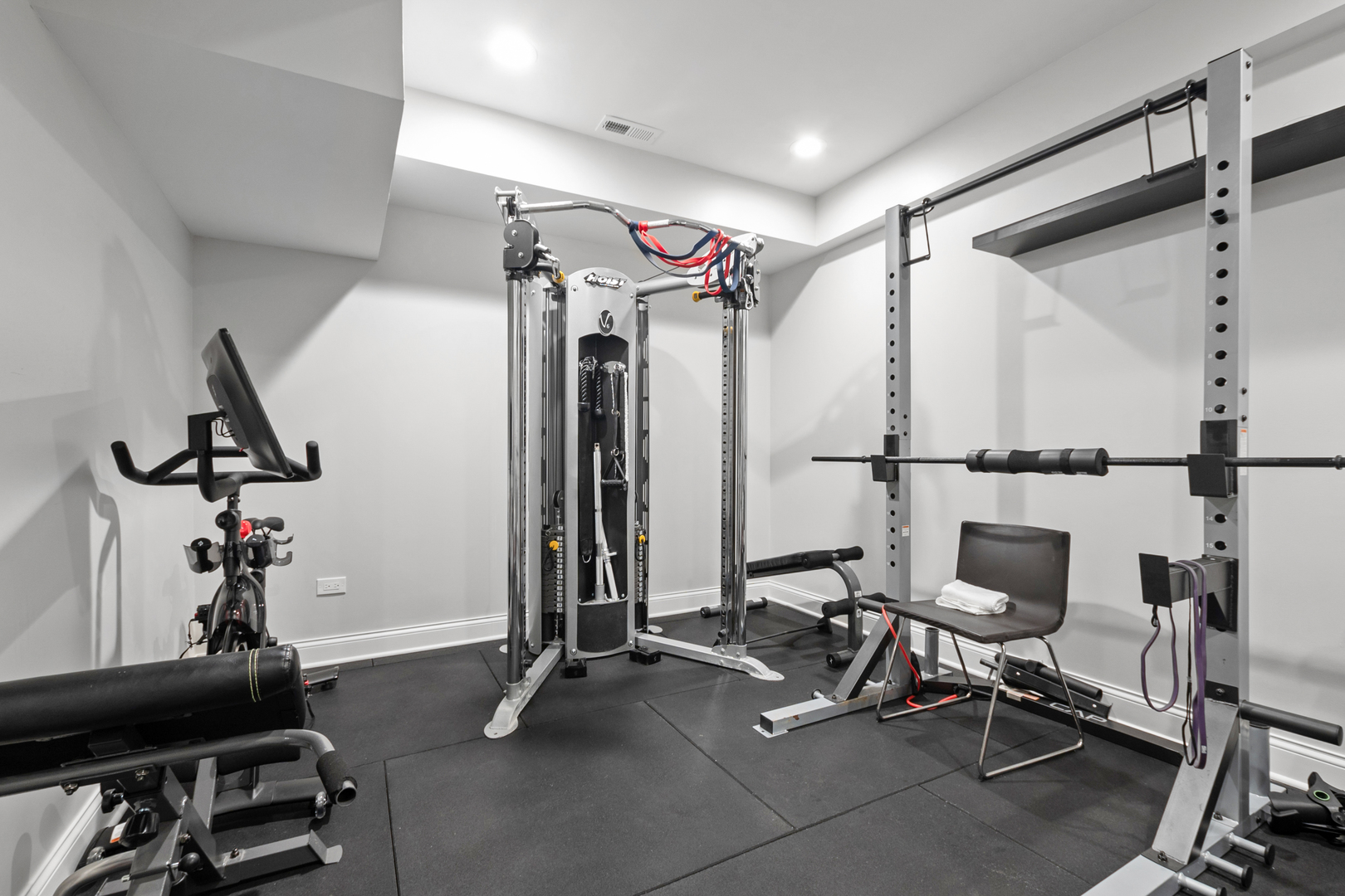 7715 VIRGINIA Court, Willowbrook, IL 60527