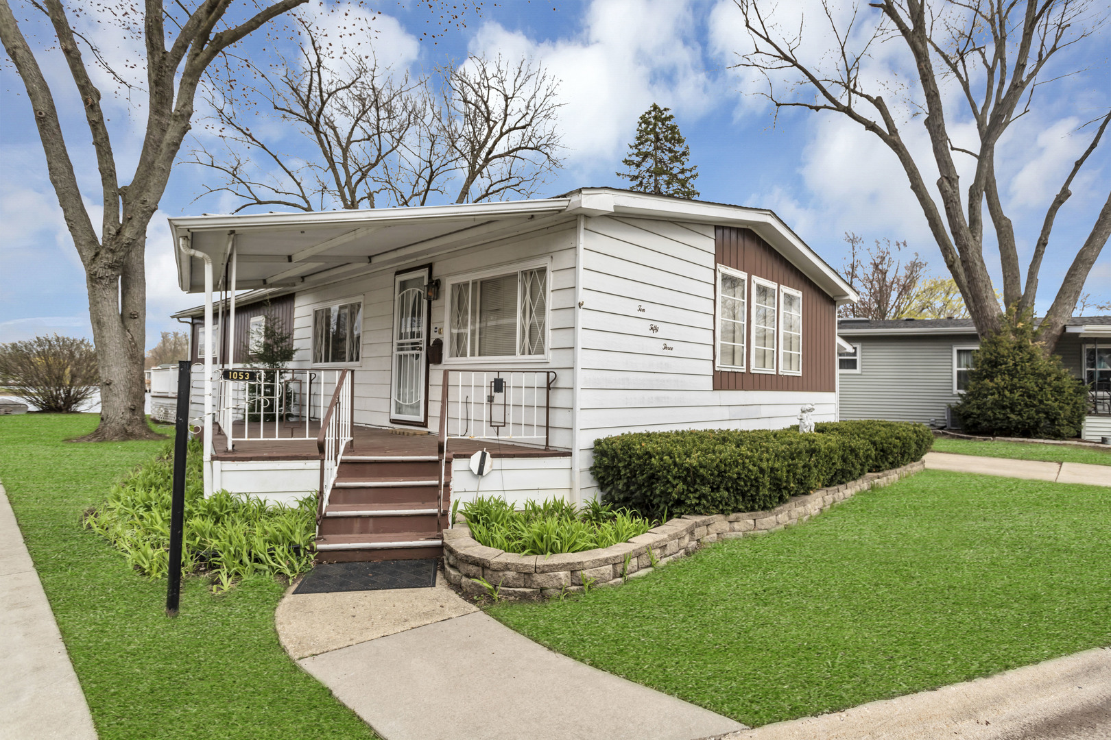 1053 Lakeview Road, Elgin, IL 60123