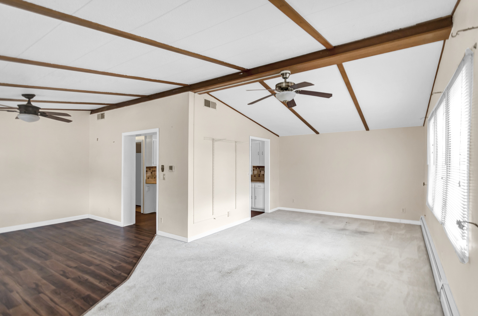 1053 Lakeview Road, Elgin, IL 60123