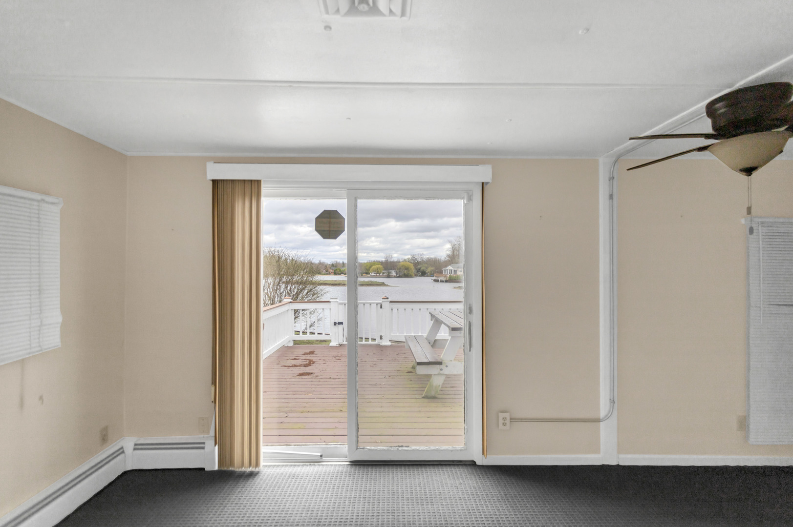 1053 Lakeview Road, Elgin, IL 60123