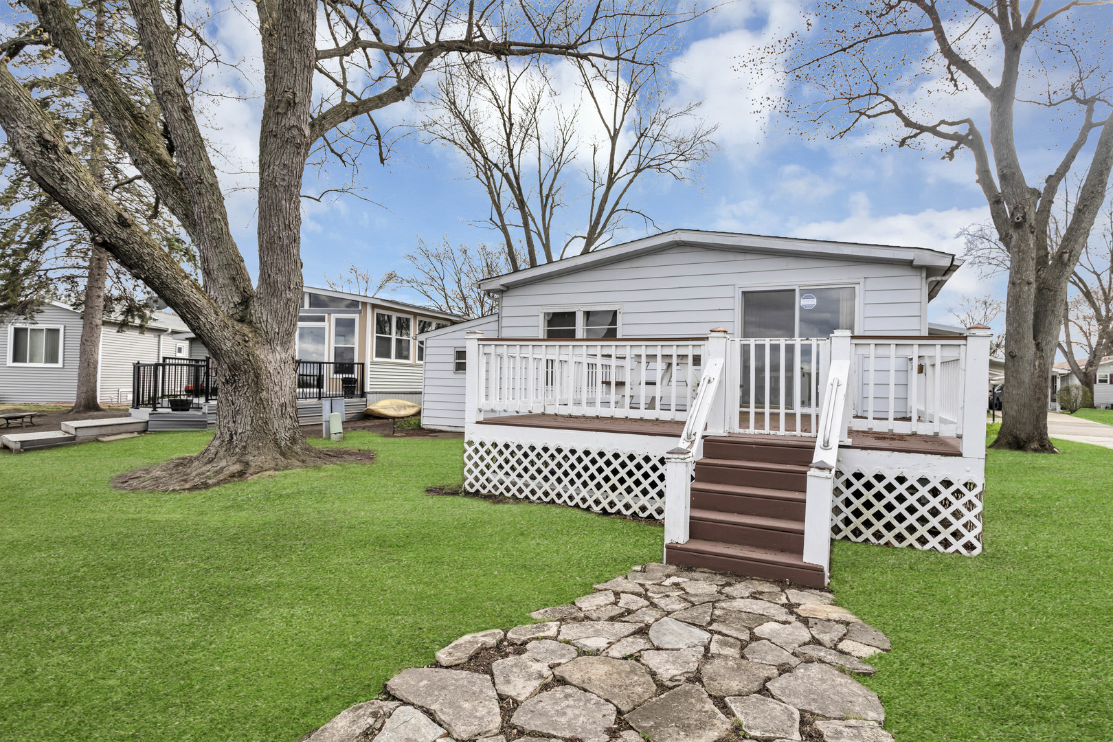 1053 Lakeview Road, Elgin, IL 60123