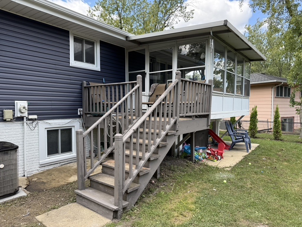 525 Slingerland Drive, Schaumburg, IL 60193