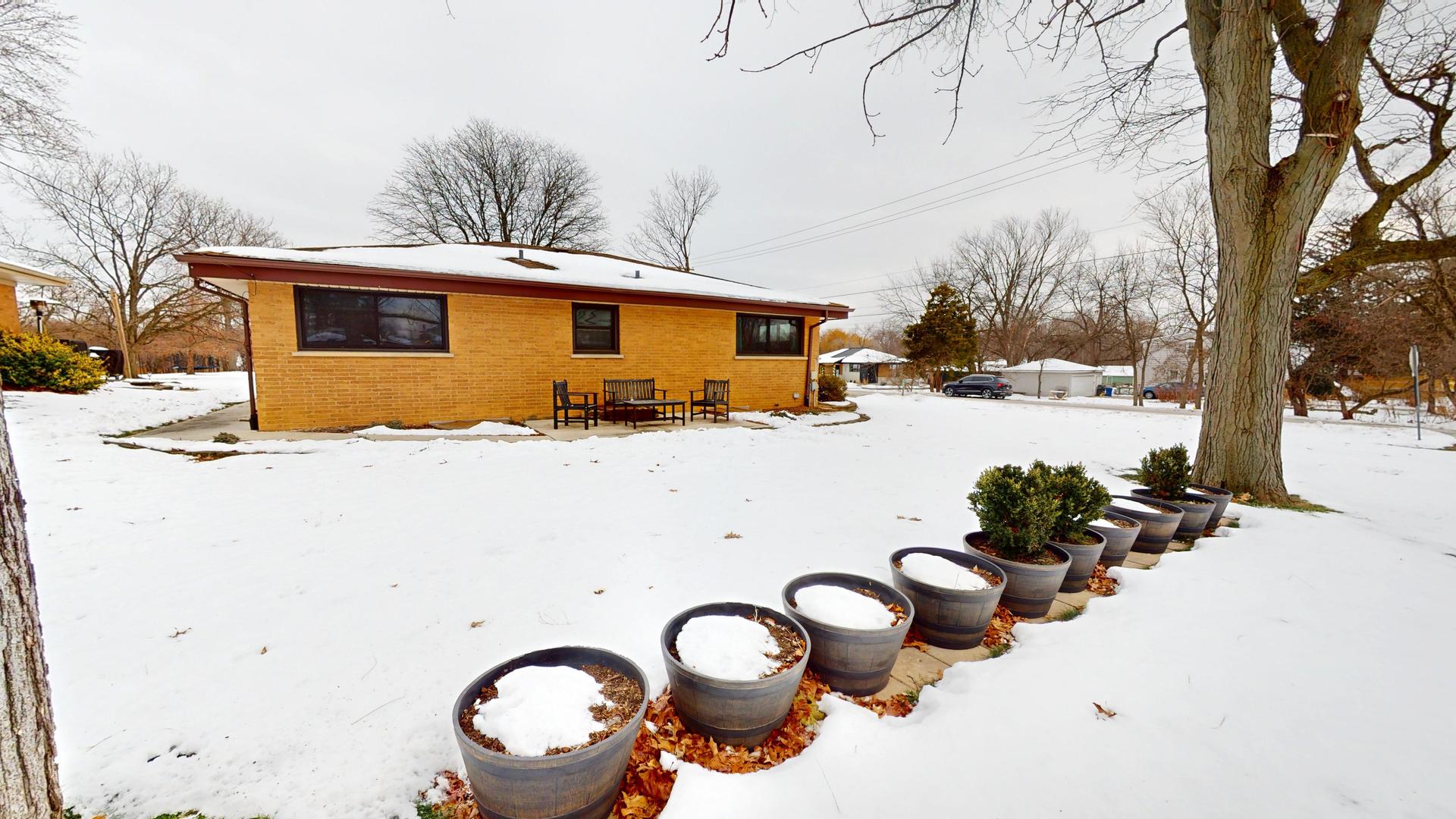 142 W Chicago Avenue, Downers Grove, IL 60515