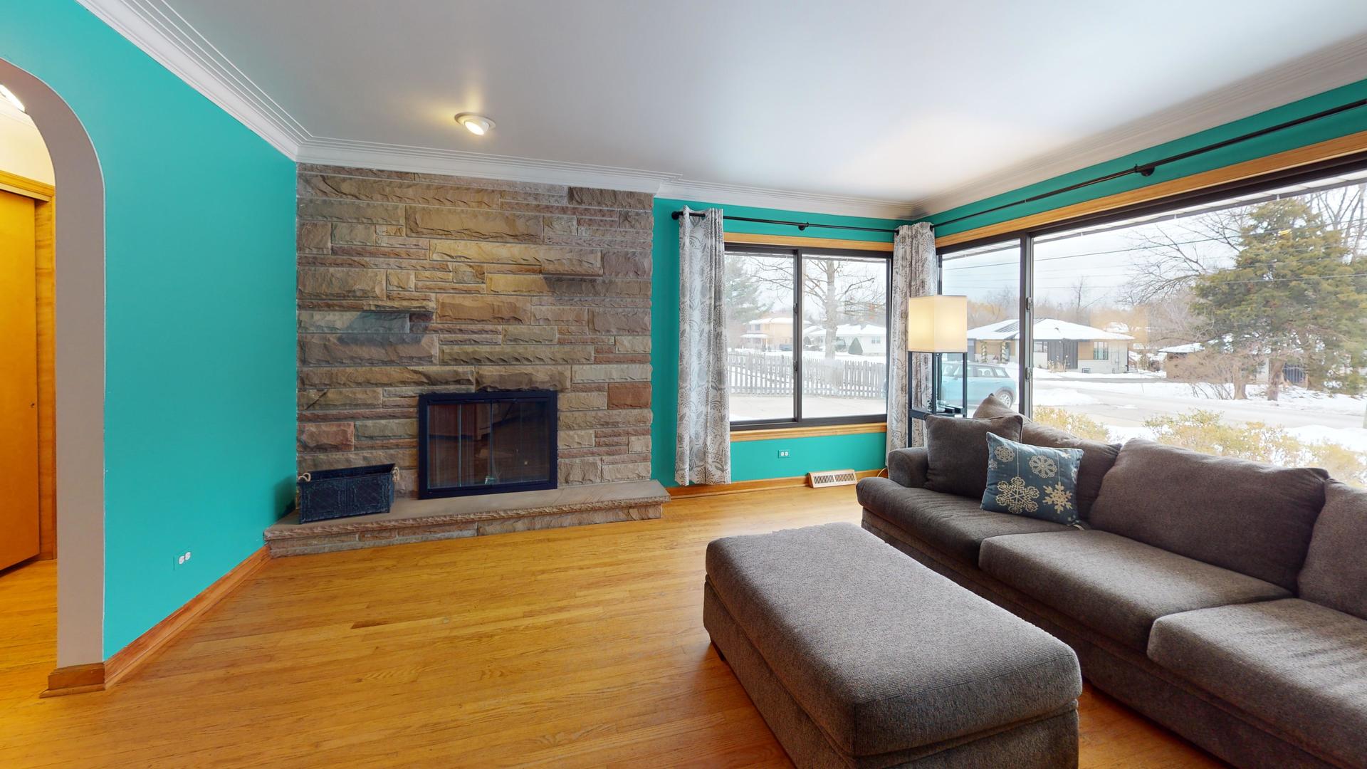 142 W Chicago Avenue, Downers Grove, IL 60515