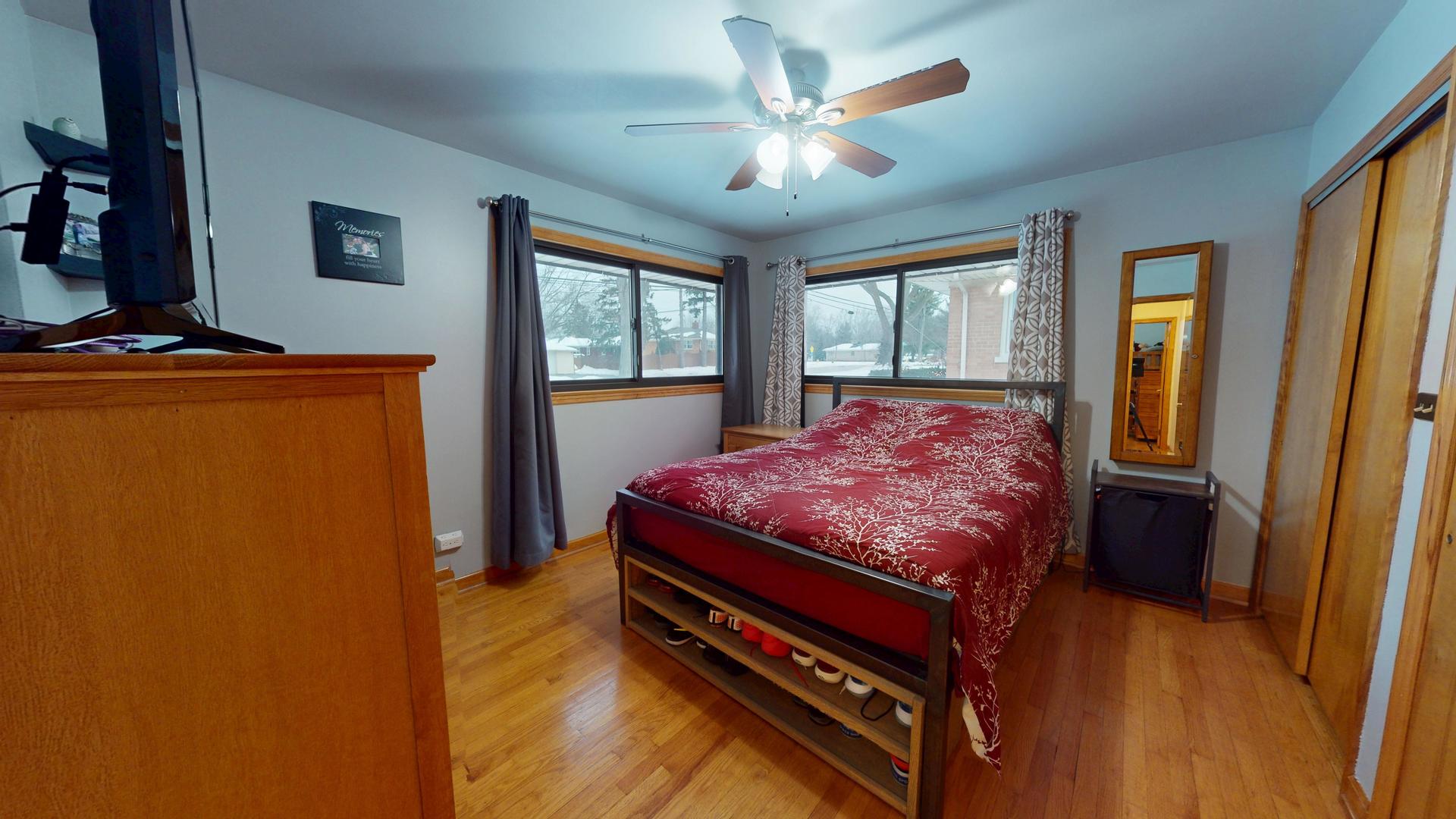 142 W Chicago Avenue, Downers Grove, IL 60515