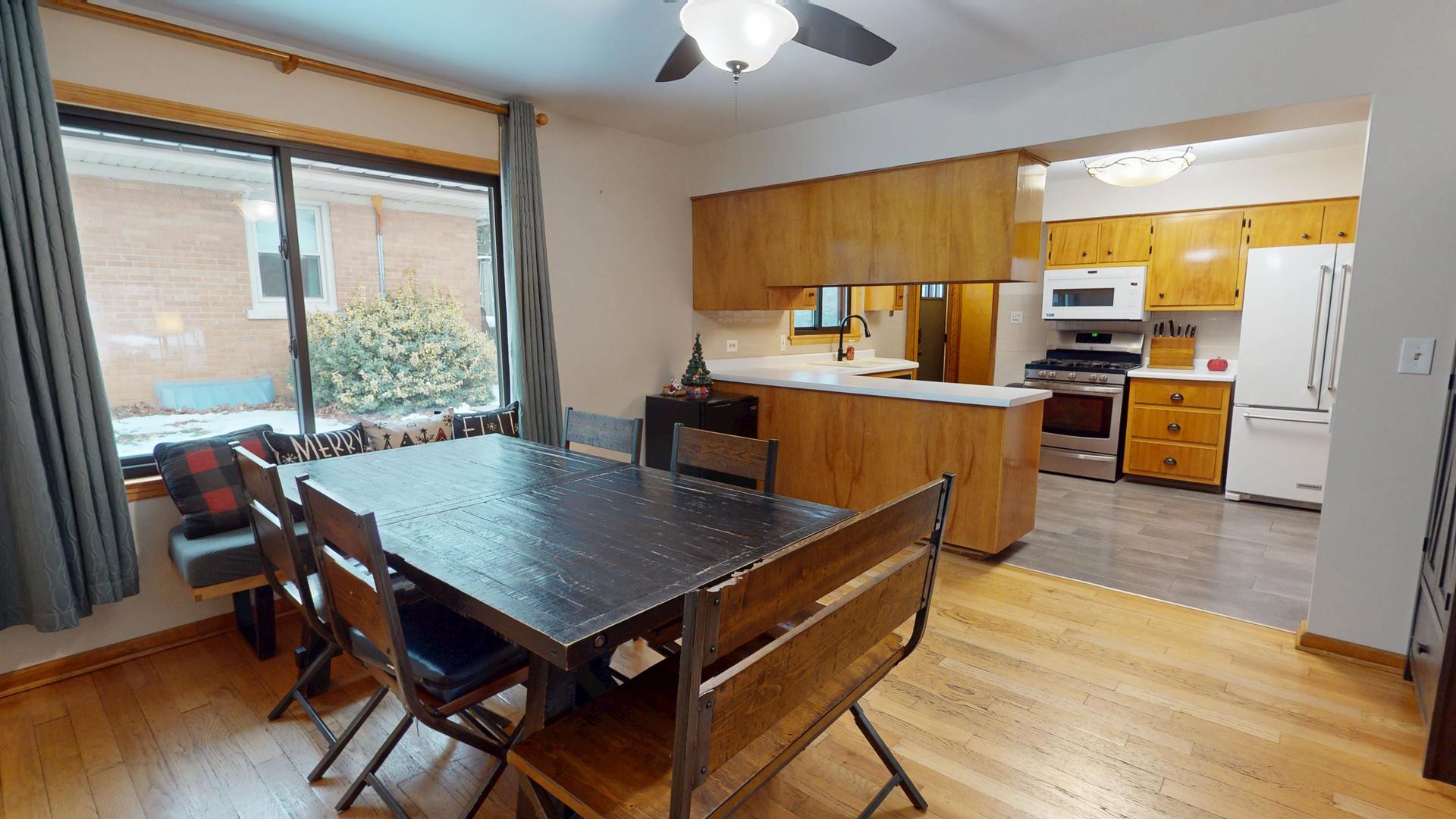 142 W Chicago Avenue, Downers Grove, IL 60515