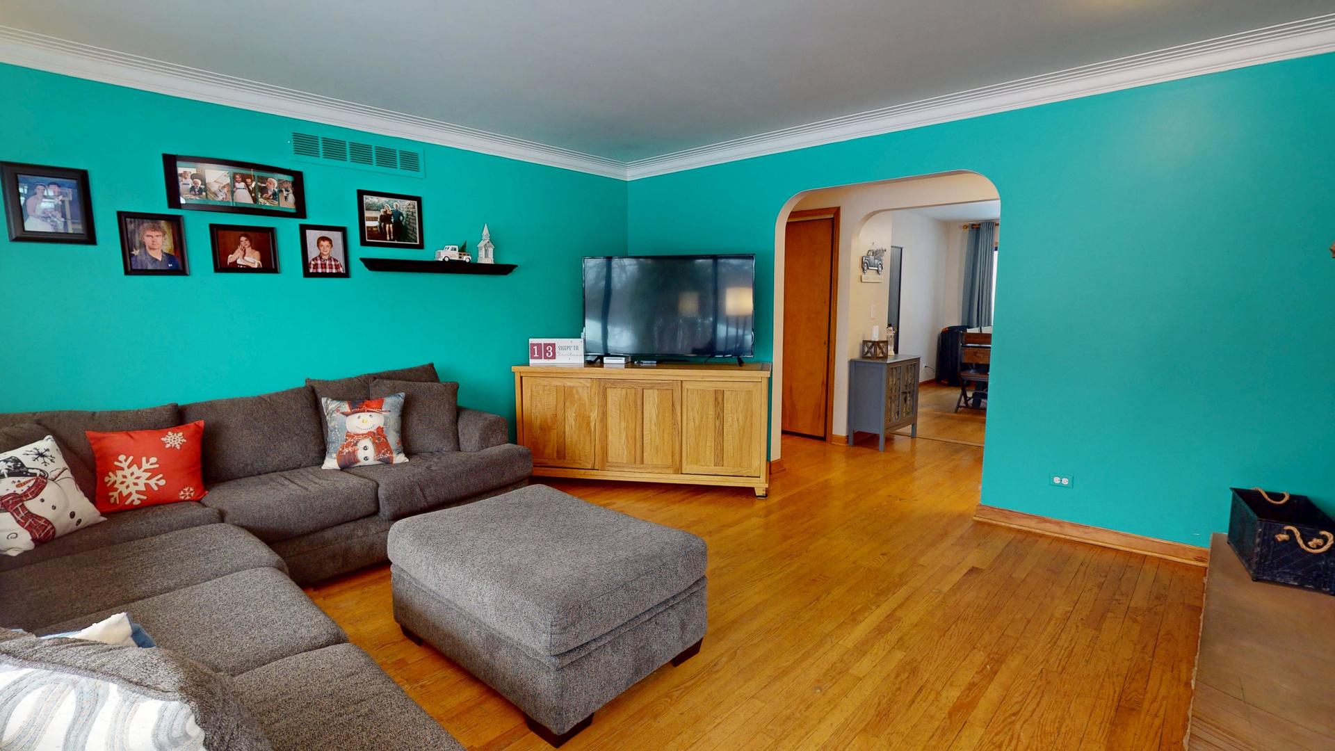 142 W Chicago Avenue, Downers Grove, IL 60515