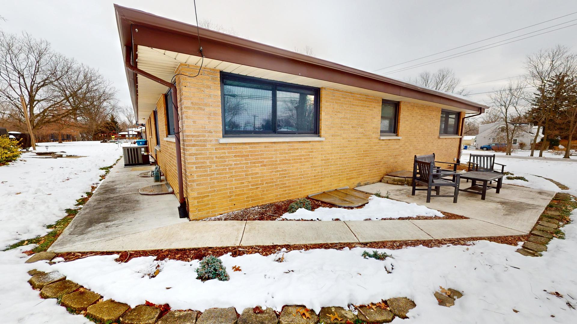 142 W Chicago Avenue, Downers Grove, IL 60515