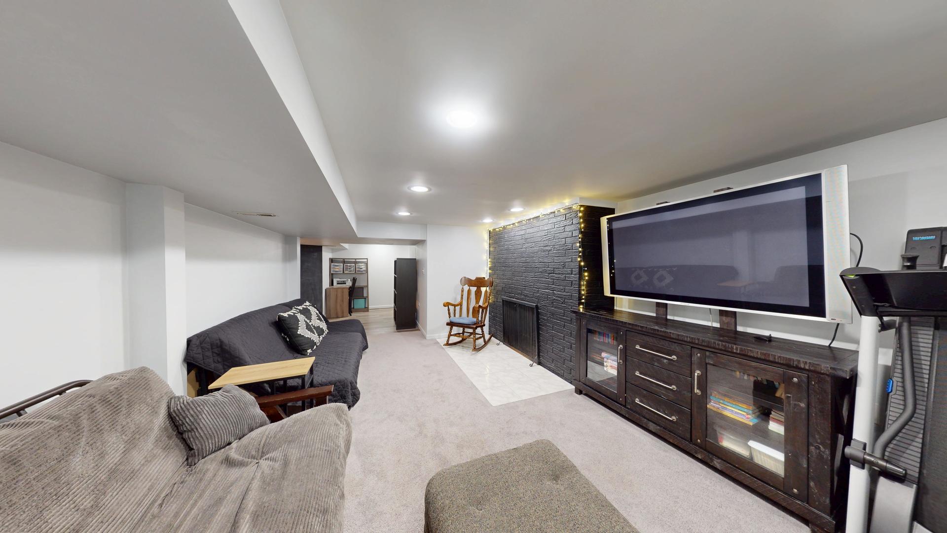 142 W Chicago Avenue, Downers Grove, IL 60515