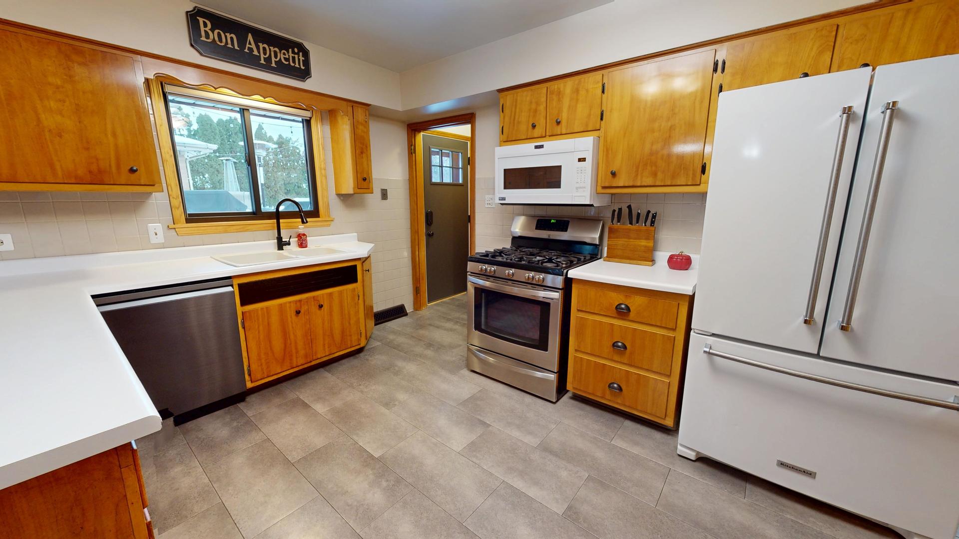 142 W Chicago Avenue, Downers Grove, IL 60515