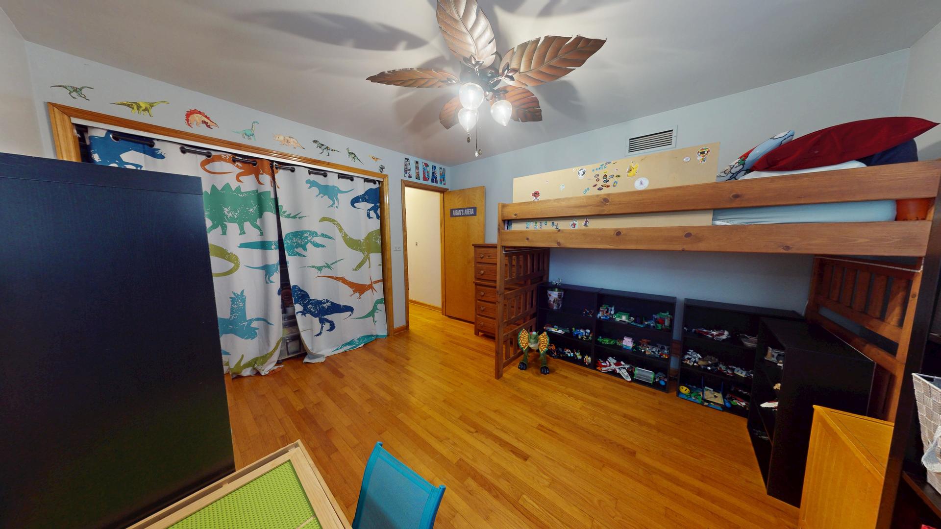 142 W Chicago Avenue, Downers Grove, IL 60515