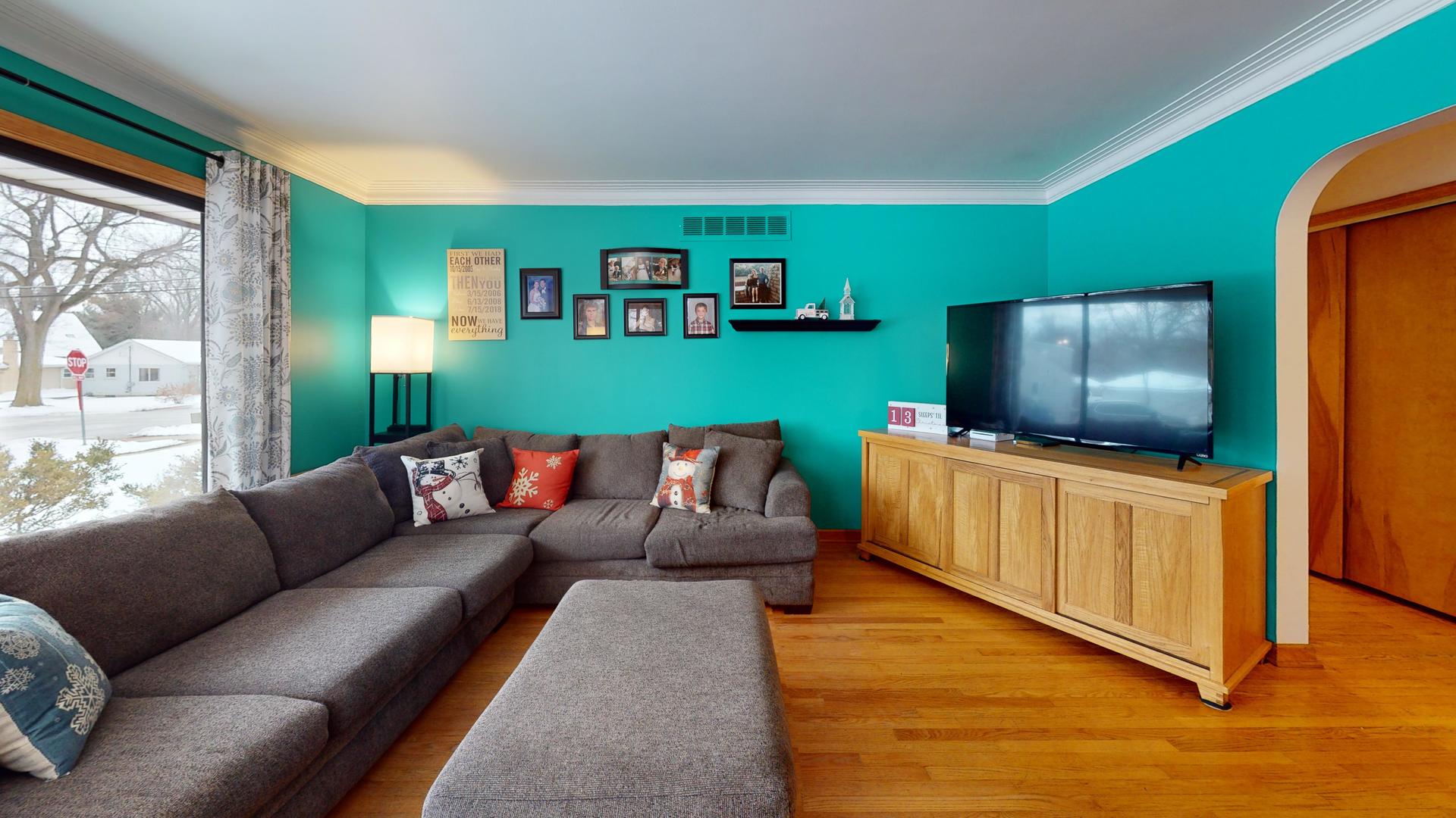 142 W Chicago Avenue, Downers Grove, IL 60515