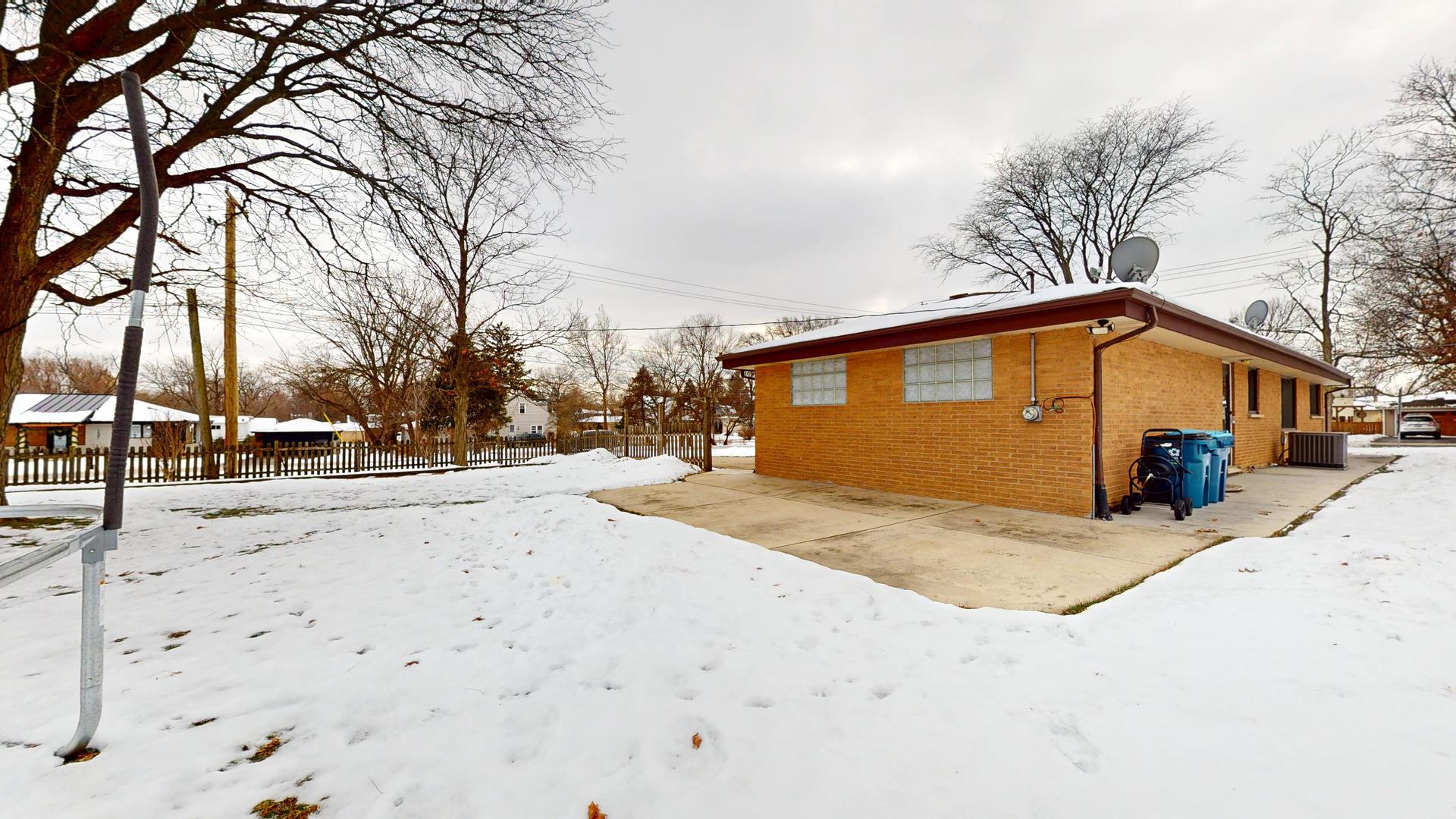 142 W Chicago Avenue, Downers Grove, IL 60515