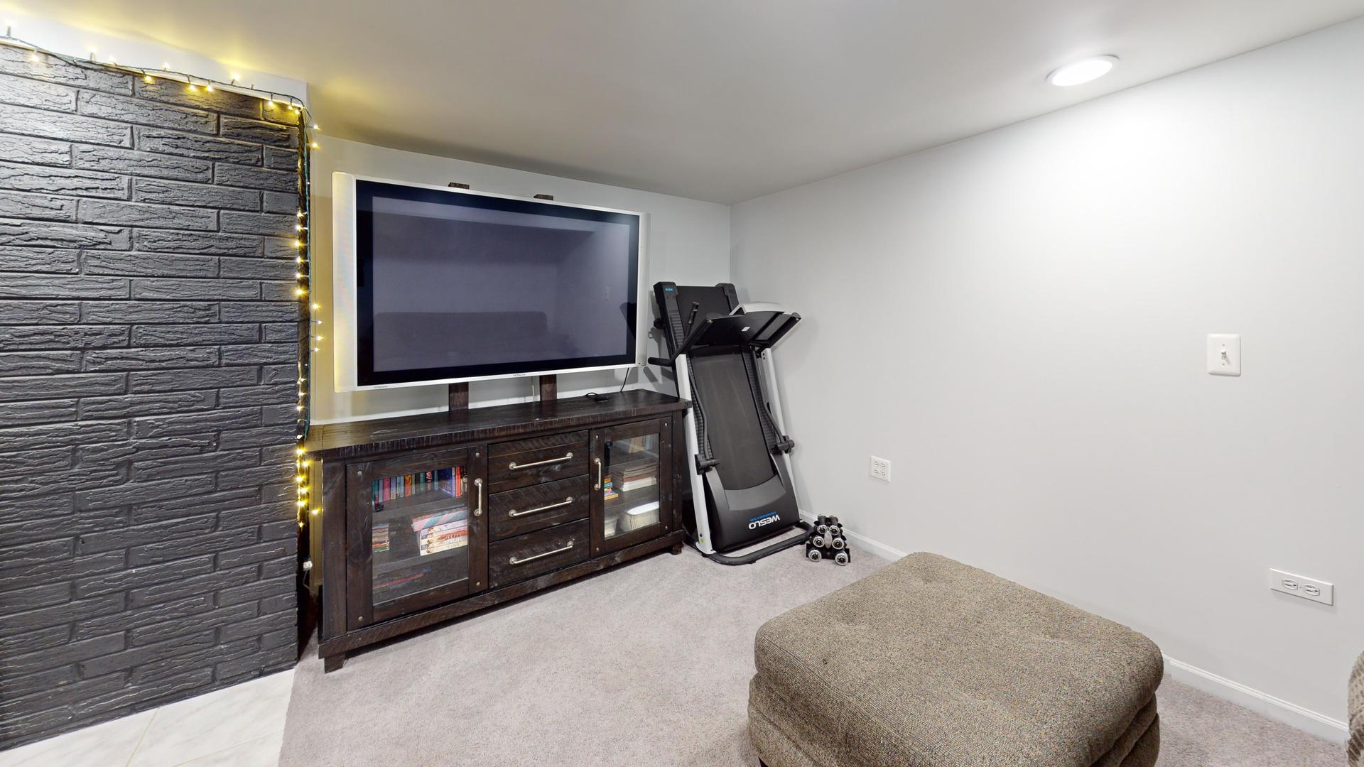 142 W Chicago Avenue, Downers Grove, IL 60515