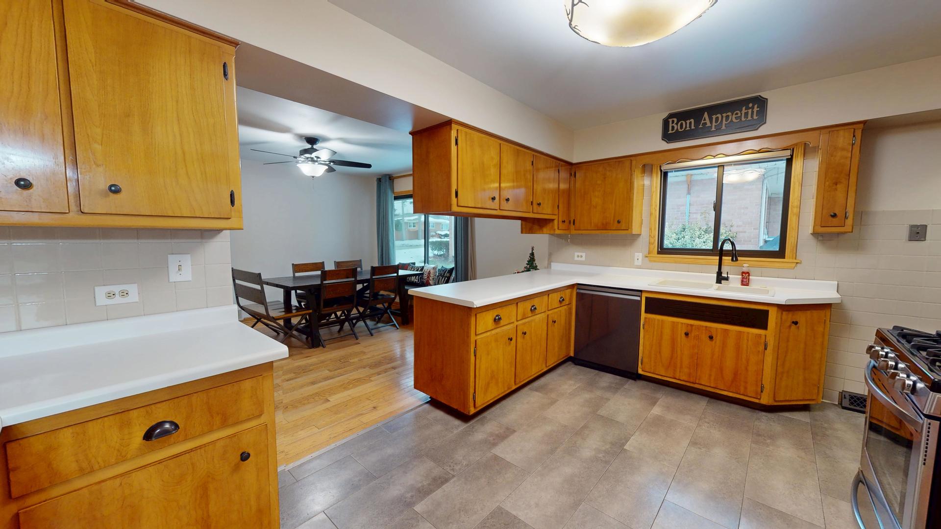 142 W Chicago Avenue, Downers Grove, IL 60515