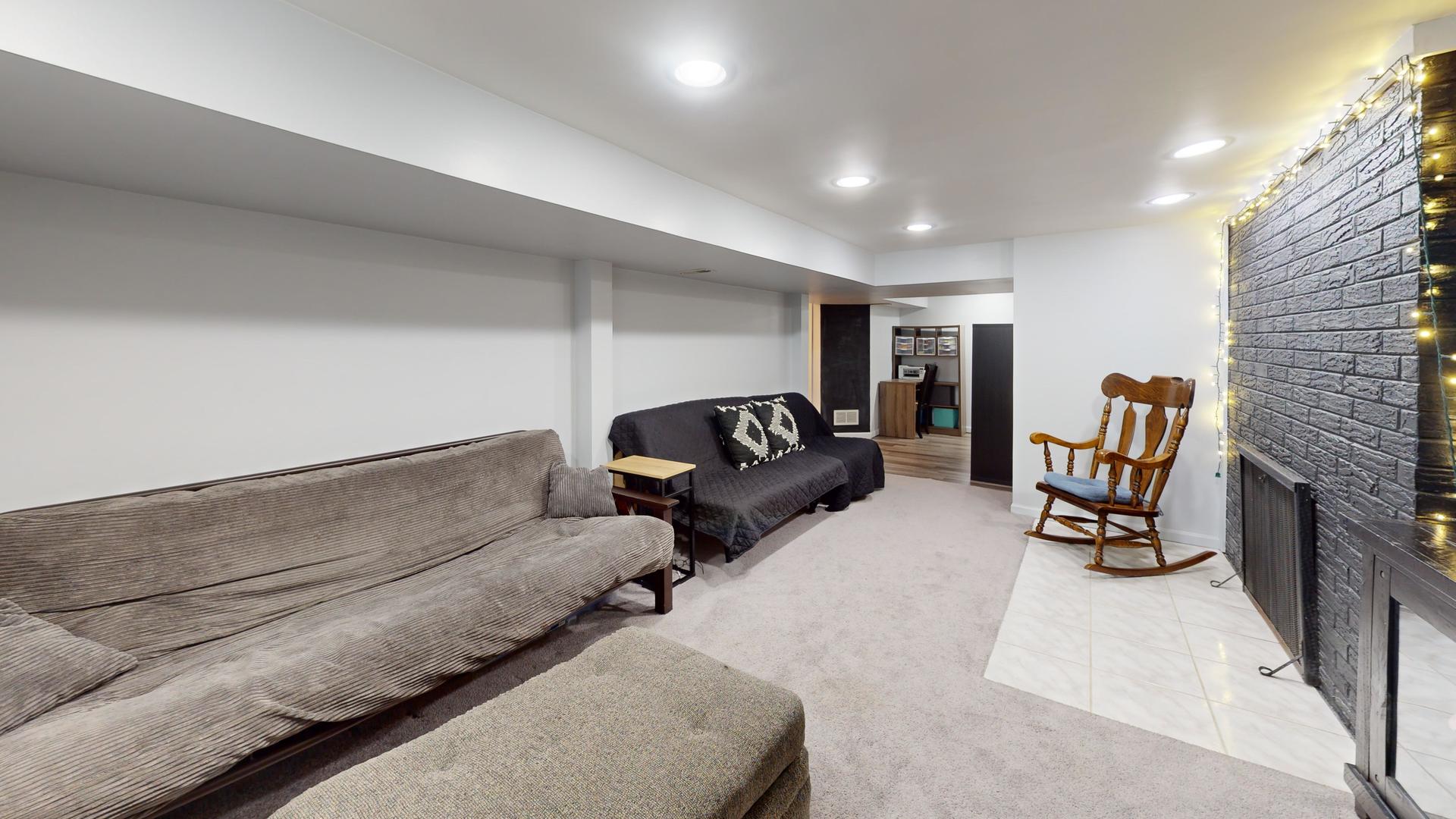 142 W Chicago Avenue, Downers Grove, IL 60515