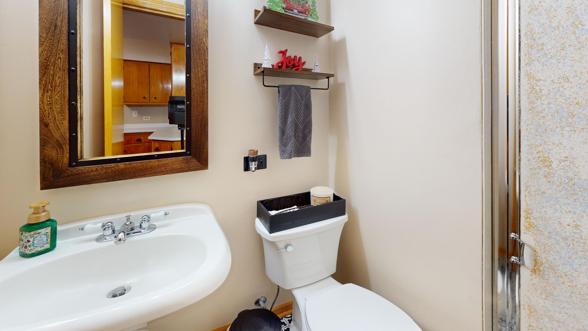 142 W Chicago Avenue, Downers Grove, IL 60515