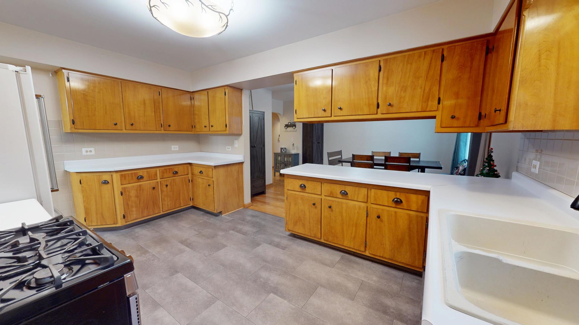 142 W Chicago Avenue, Downers Grove, IL 60515