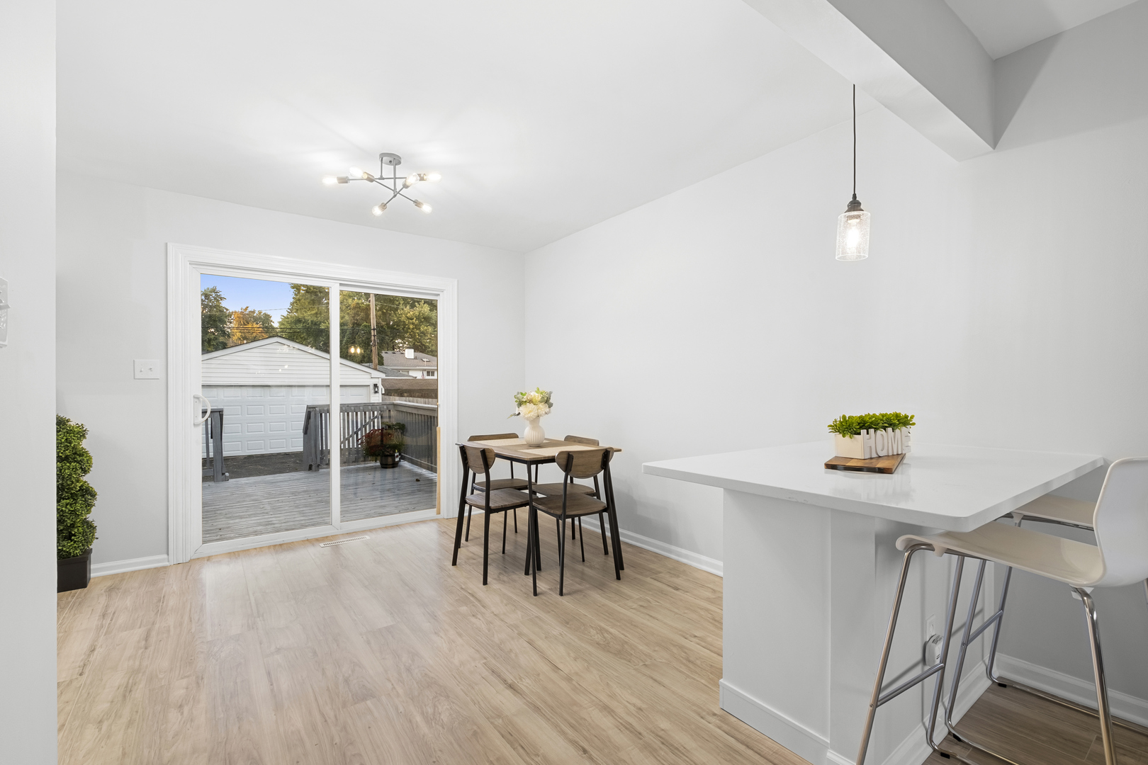 4304 Clearview Drive, McHenry, IL 60050