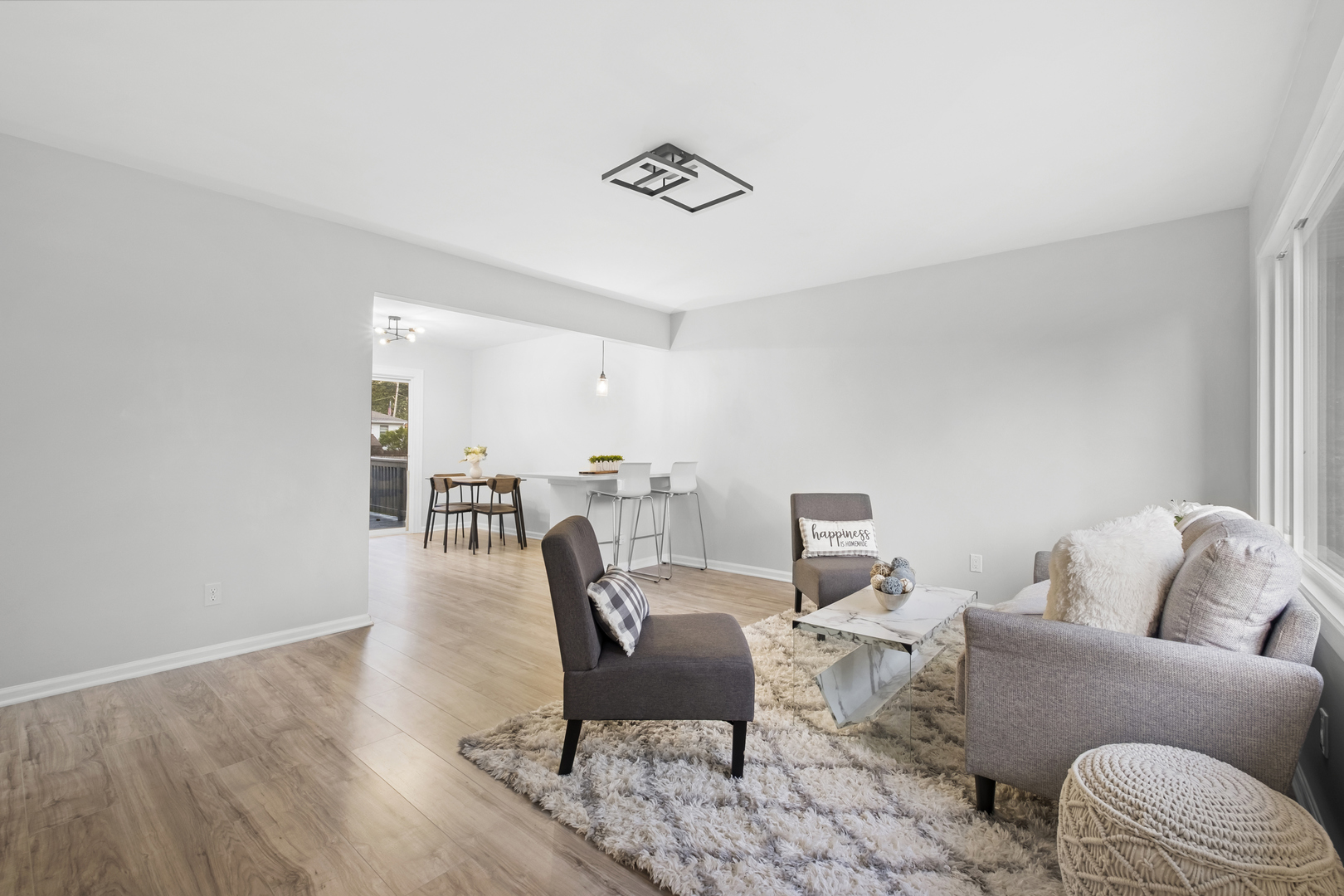 4304 Clearview Drive, McHenry, IL 60050