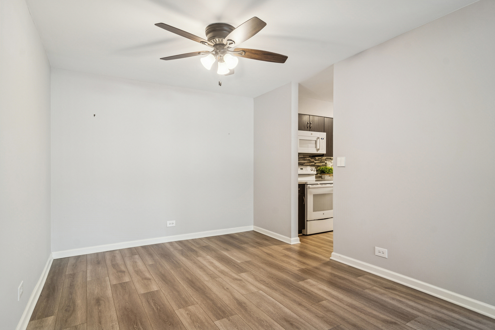 1605 E Central Road #111B, Arlington Heights, IL 60005