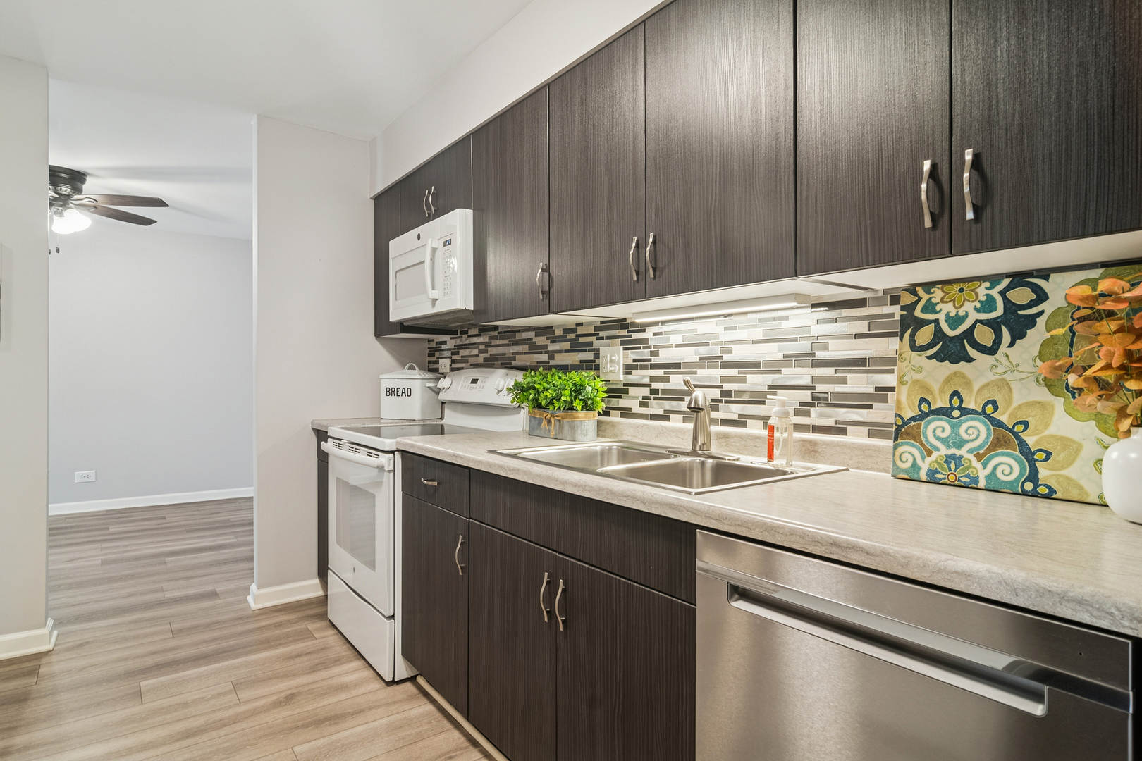 1605 E Central Road #111B, Arlington Heights, IL 60005