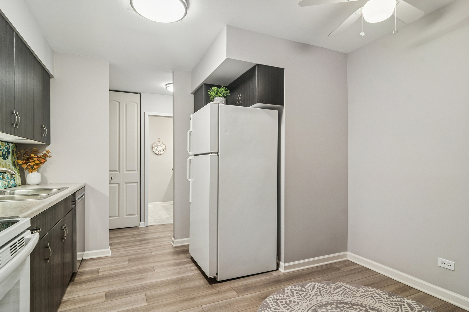 1605 E Central Road #111B, Arlington Heights, IL 60005