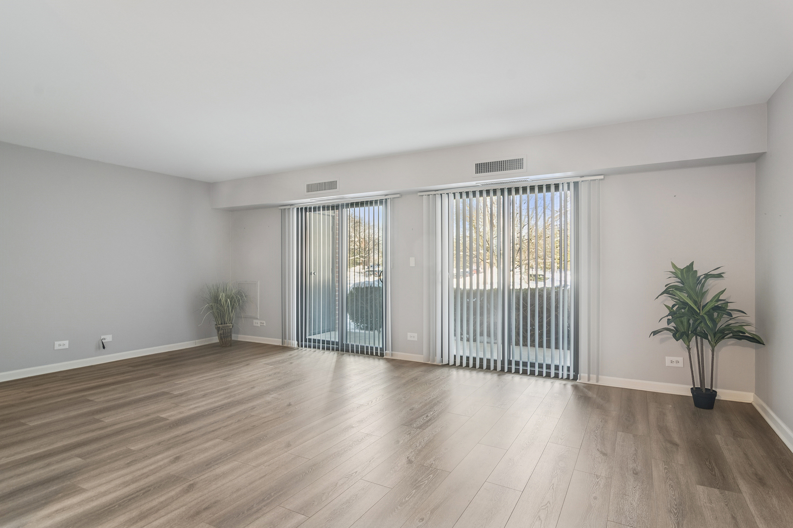 1605 E Central Road #111B, Arlington Heights, IL 60005