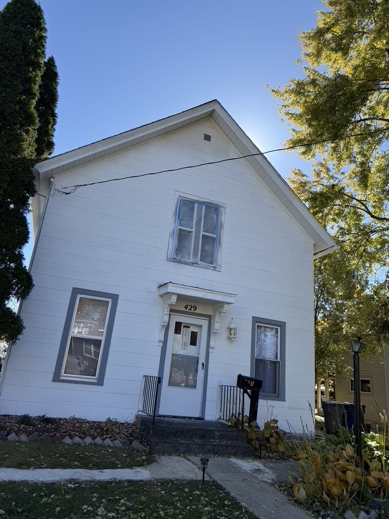 429 South Street #1, Elgin, IL 60123