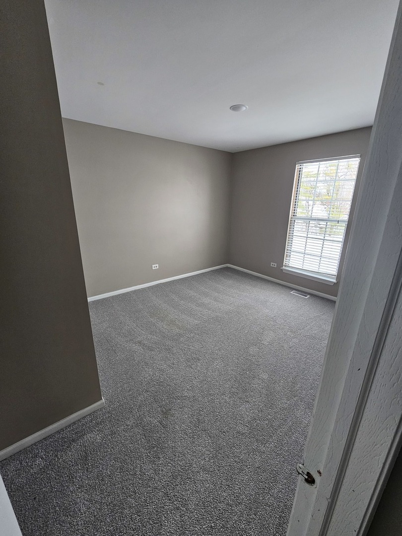 44 E Shagbark Lane, Streamwood, IL 60107