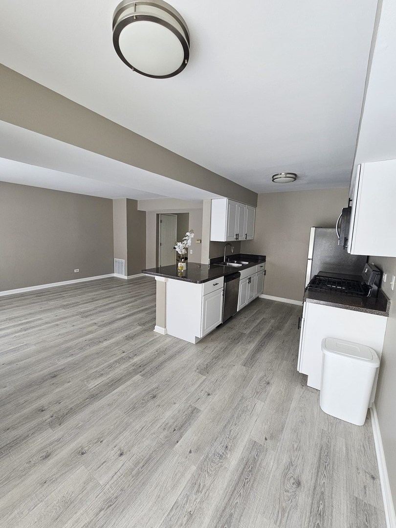 44 E Shagbark Lane, Streamwood, IL 60107