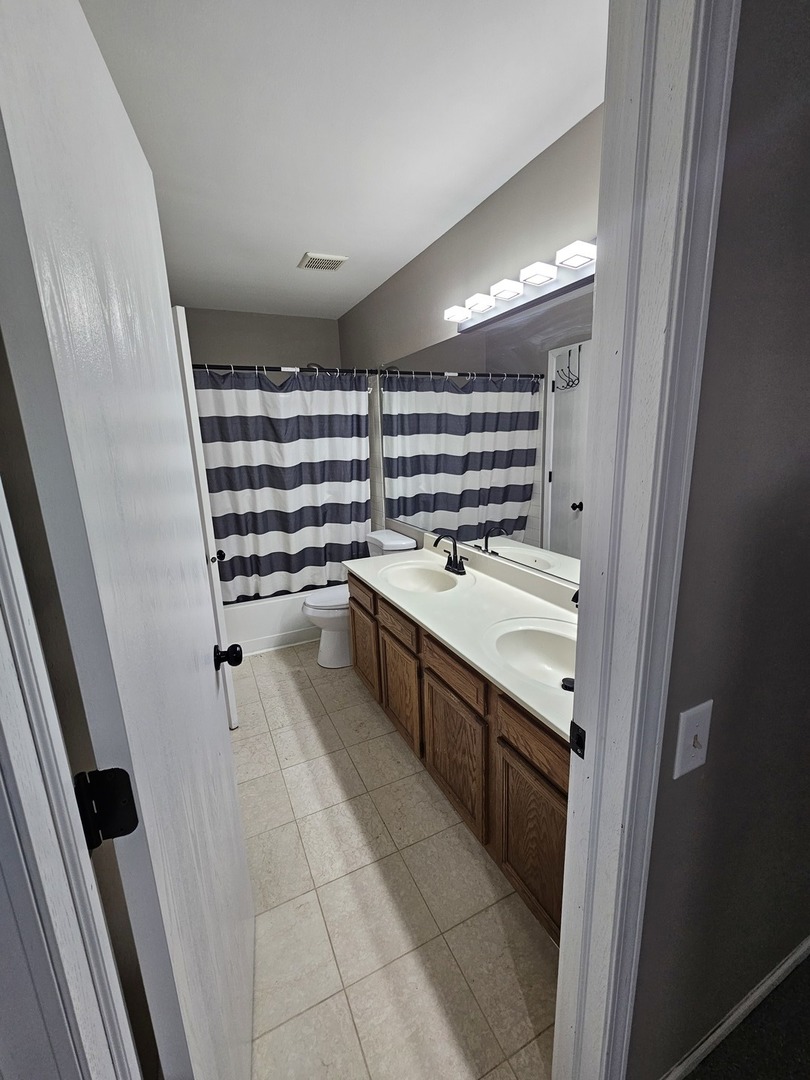 44 E Shagbark Lane, Streamwood, IL 60107