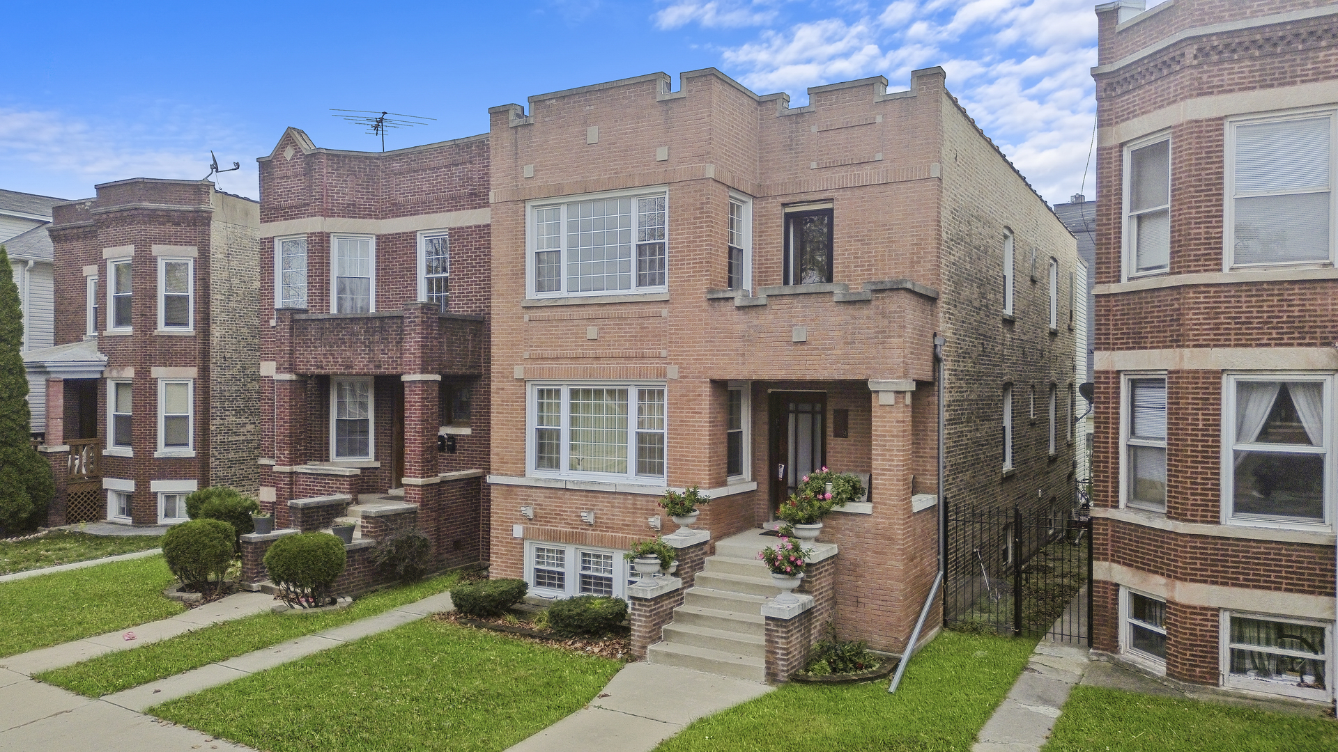 4239 W Melrose Street #2, Chicago, IL 60641