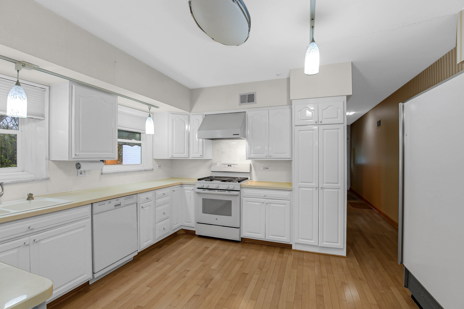 9S174 DREW Avenue, Burr Ridge, IL 60527