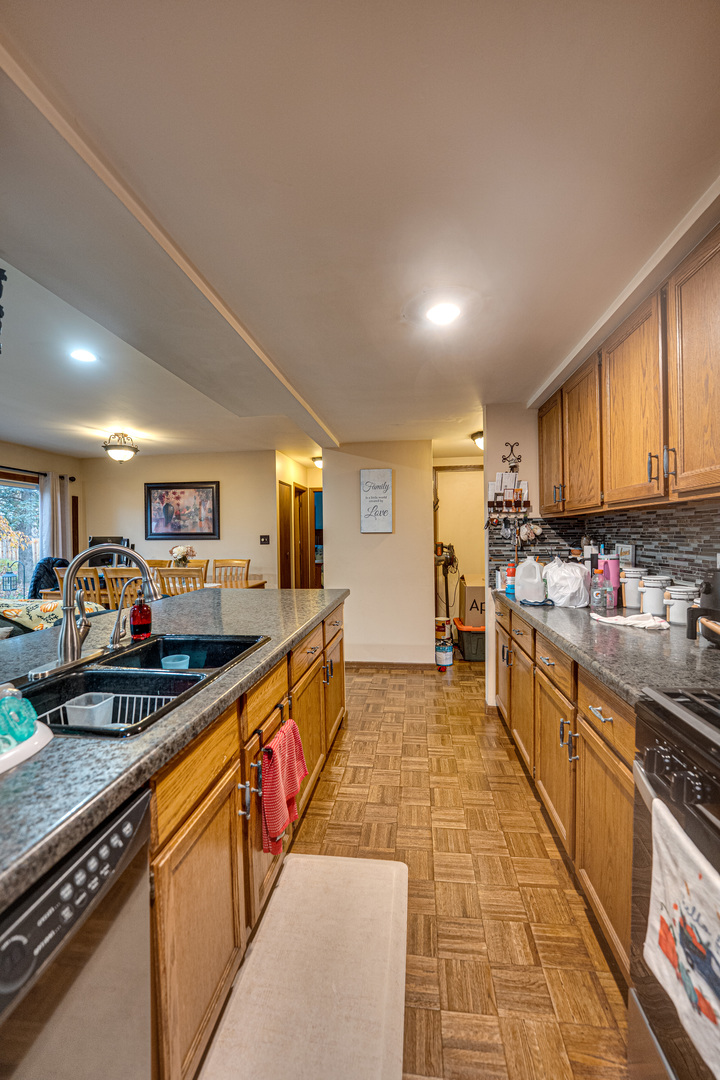 1715 Riverwood Drive, Algonquin, IL 60102