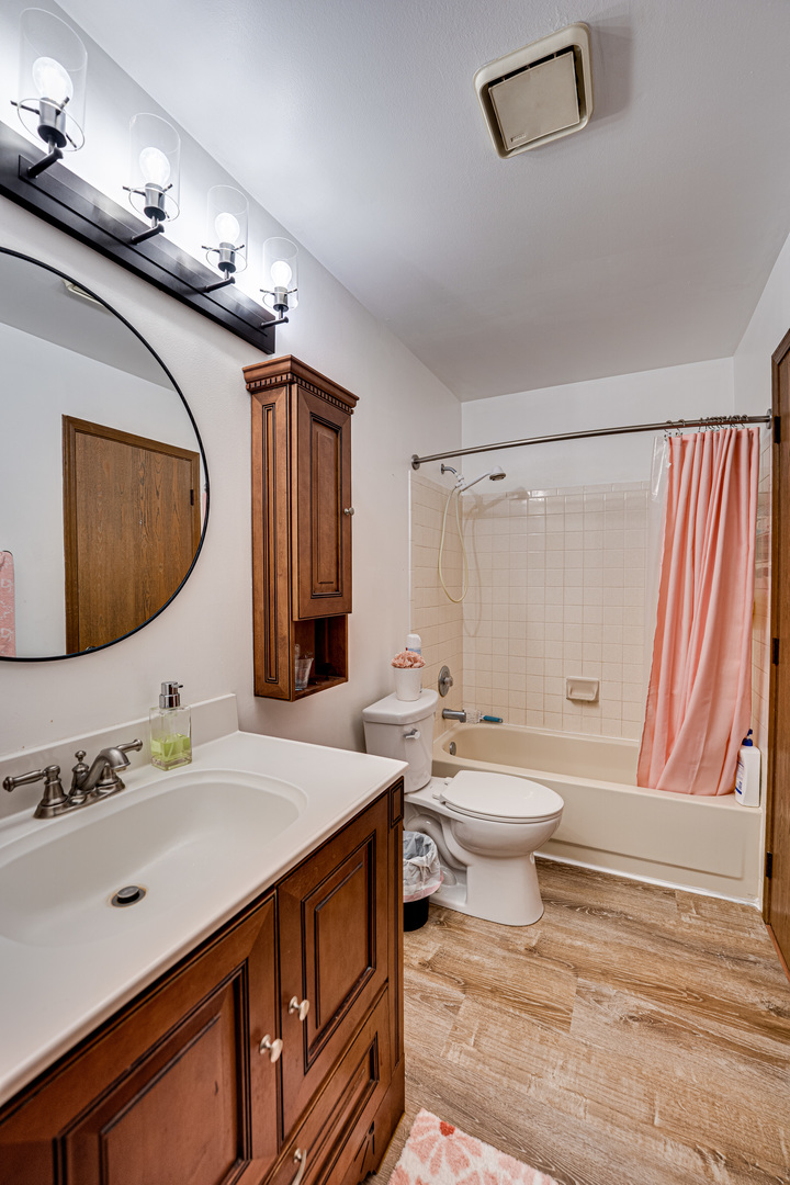 1715 Riverwood Drive, Algonquin, IL 60102