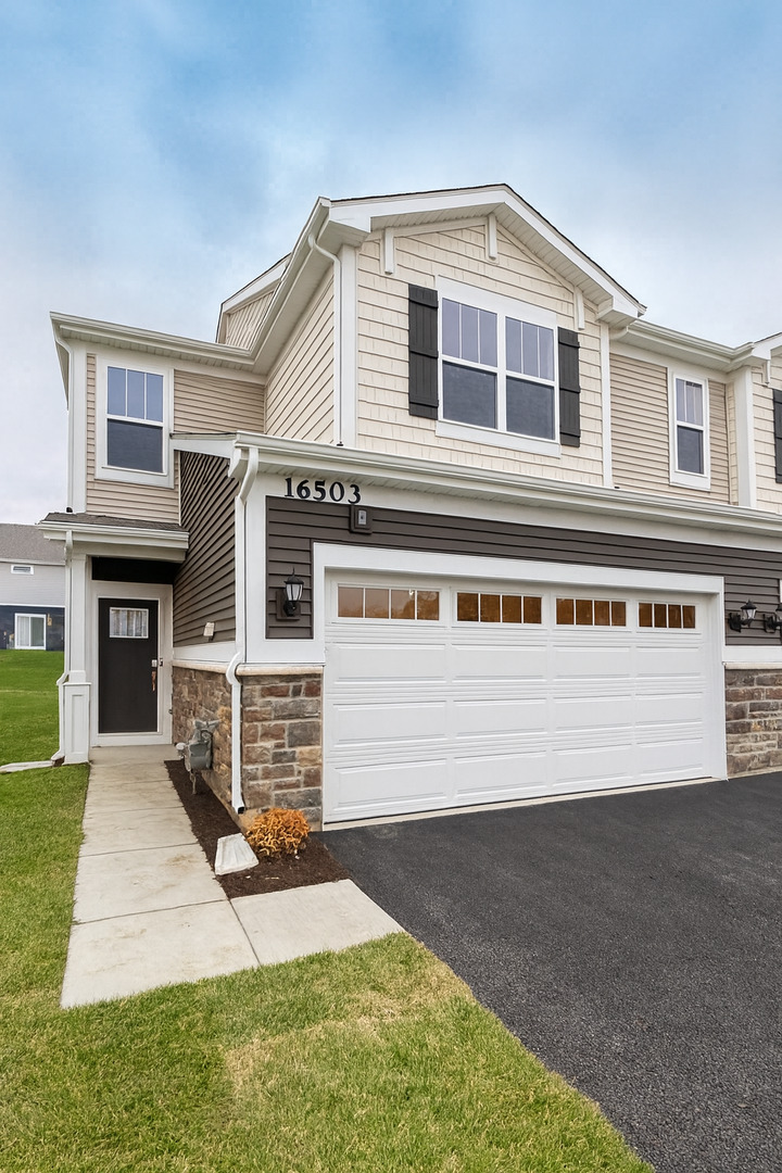 16503 W Golden Valley Lane, Lockport, IL 60441
