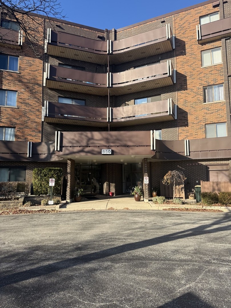850 Wellington Avenue #415, Elk Grove Village, IL 60007