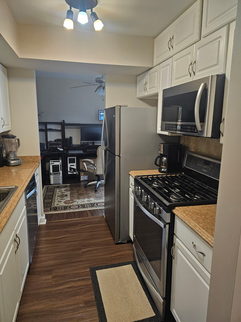 850 Wellington Avenue #415, Elk Grove Village, IL 60007