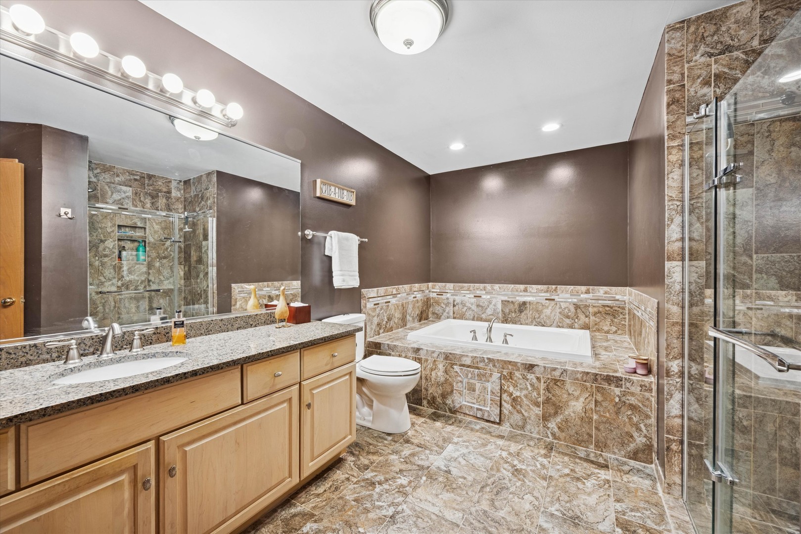 8539 Thistlewood Court, Darien, IL 60561