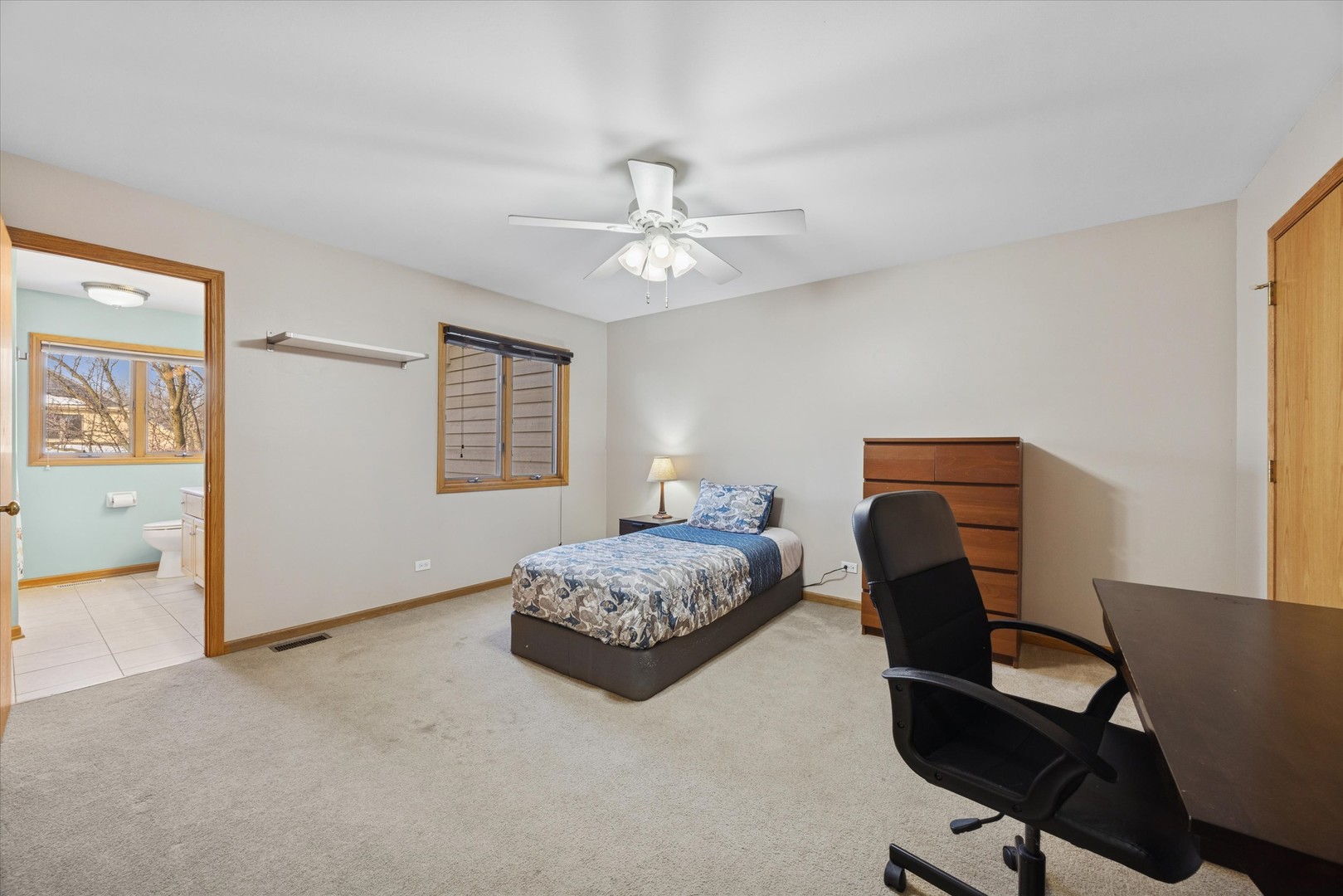 8539 Thistlewood Court, Darien, IL 60561